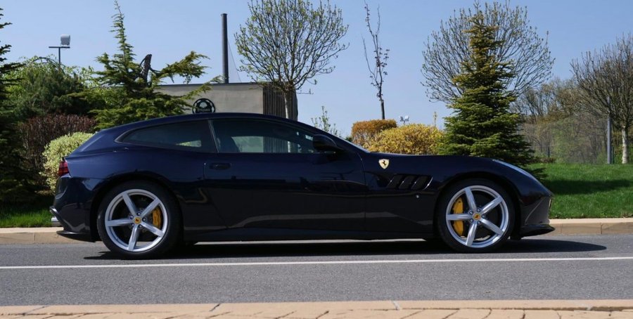 Black Friday Mania: Online Store Lists Used Ferrari, Dealer Offers Better Price