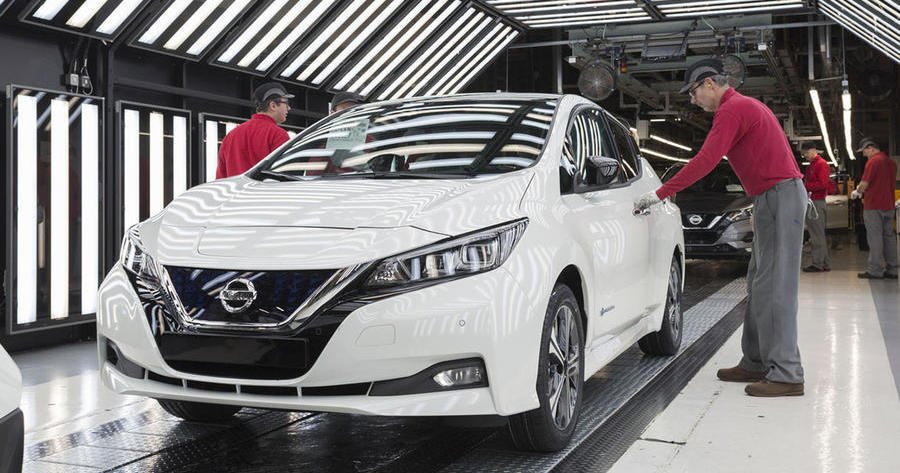 Nissan reduces Leaf pricing and adds more standard kit