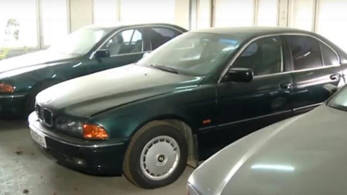Парламент распродает автопарк: на аукцион выставлено 10 автомобилей BMW