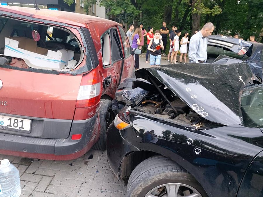 Accident grav în sectorul Rîşcani. Un şofer a pierdut controlul maşinii în curba de pe str. Kiev