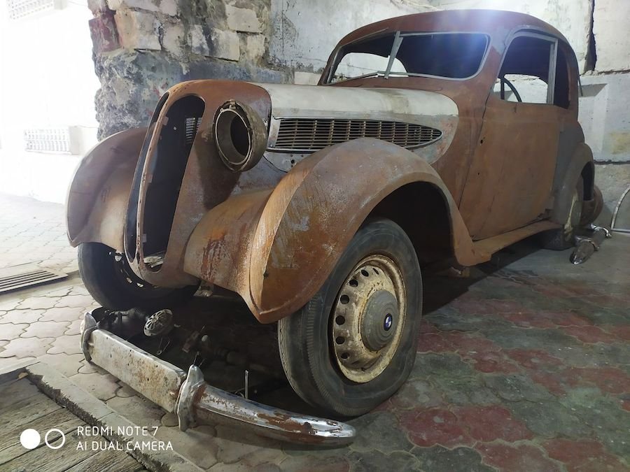 Eşti pasionat de BMW-uri clasice şi cauţi o ocupaţie interesantă? Ce spui de restaurarea acestui 321 care se vinde în Moldova!