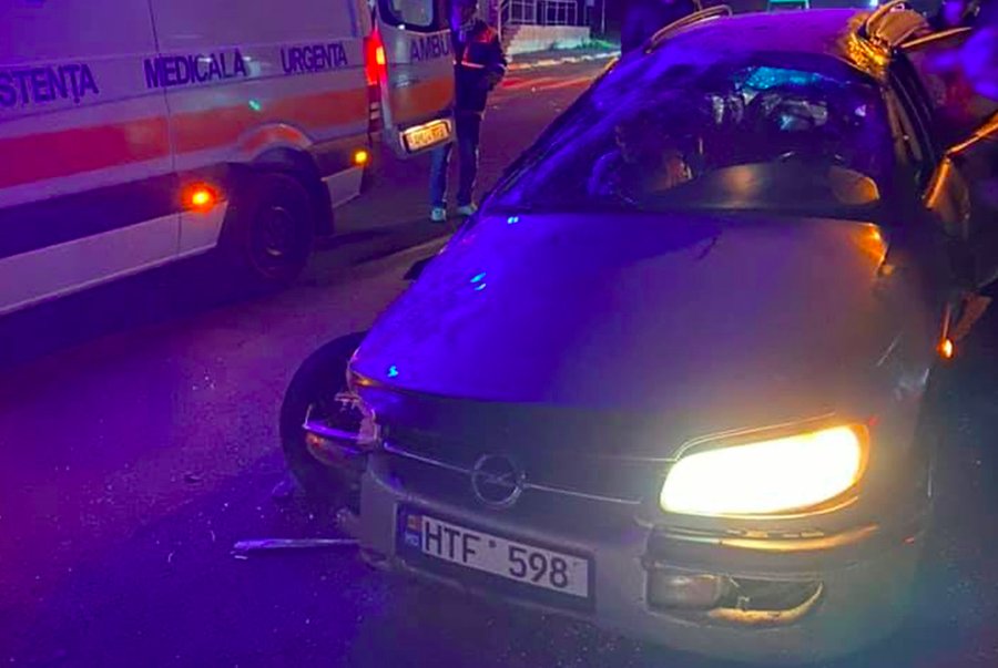 Accident la intrarea în Stăuceni azi noapte. Şofer beat, fără permis cu pasageri adolescenţi la bord