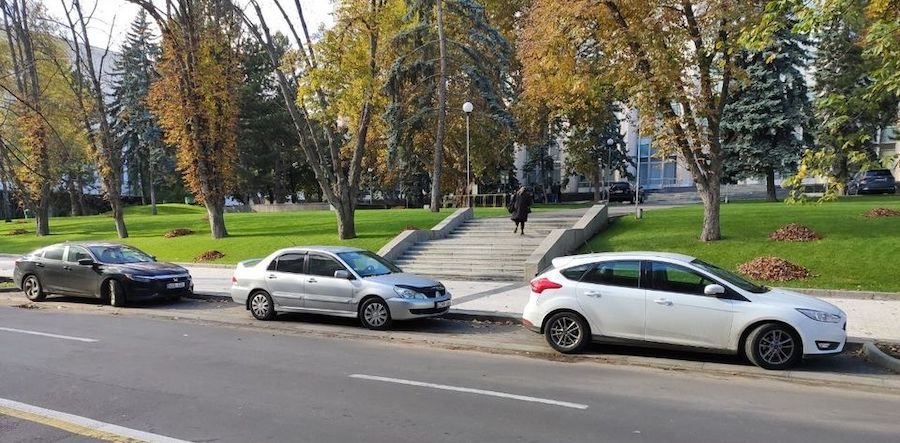 Будет, где оставить машину: в Кишиневе определят участки, пригодные для парковок