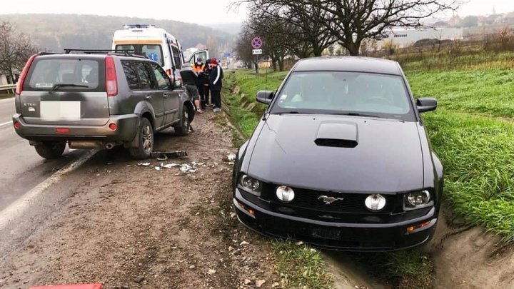 Авария на Балканском шоссе: легковушка слетела в кювет