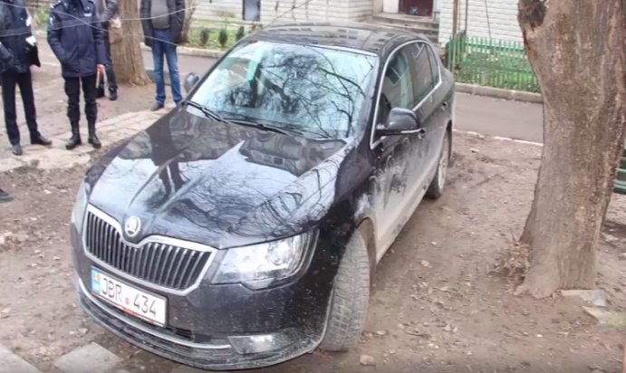 Trei minori din Chișinău și Comrat, reținuți pentru furturi din mașini. Mărturiile faptașilor