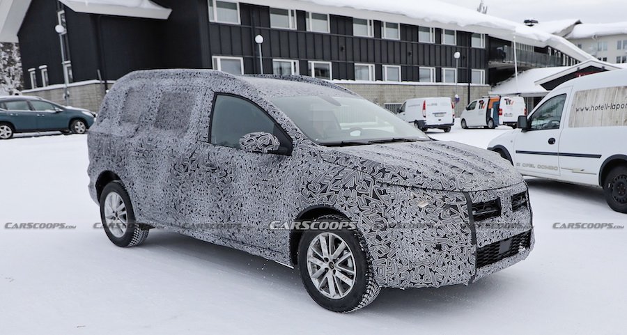 Новую Dacia Logan в кузове универсал заметили на испытаниях