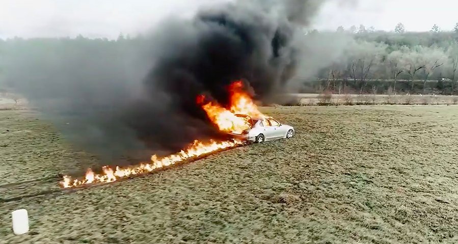 Încă un vlogger moldovean şi-a incendat maşina: de această dată un BMW cu numere lituaniene