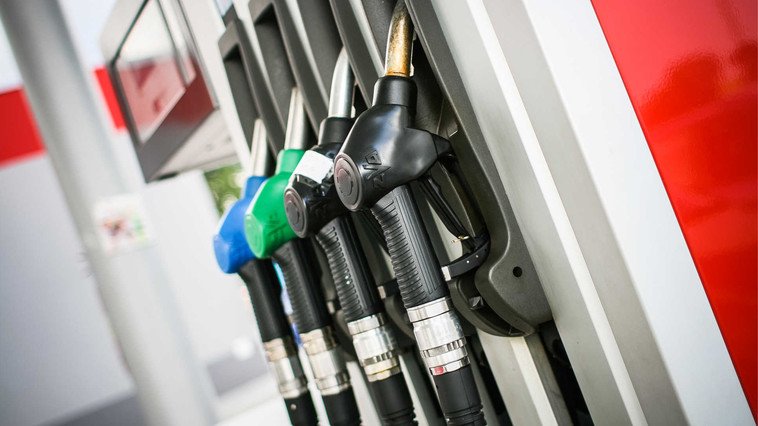 Депутаты поддержали законопроект по ограничению цен на топливо