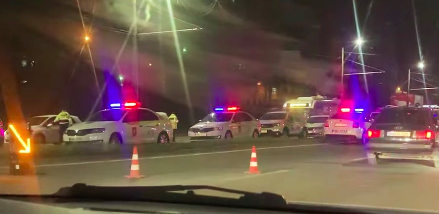 Un nou raid masiv al poliţiei din Chişinău, al doilea în acelaşi loc, în două zile consecutive