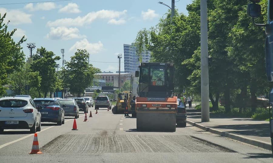 Strada Albişoara a intrat din nou în reparaţii sau cum se explică aceste imagini?