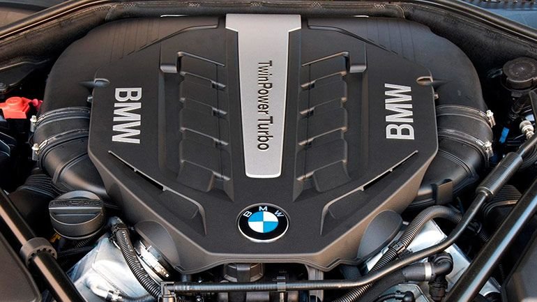 Компания BMW может бесплатно заменить двигатель V8