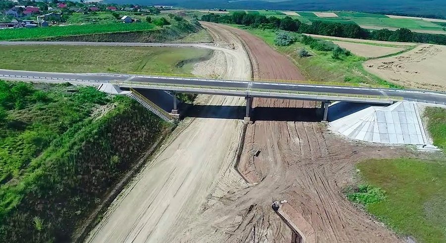 Drumul care trebuia să fie prima autostradă din Moldova: aşa arată în prezent construcţia porţiunii Porumbrei-Cimişlia