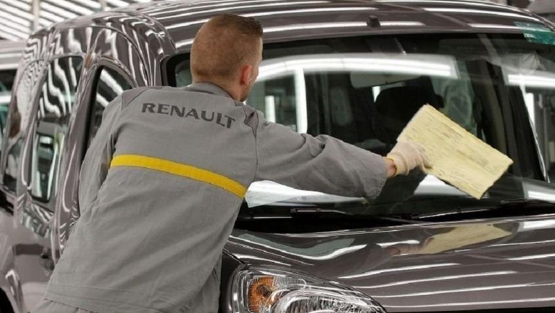 Renault остановит работу завода в Испании из-за пандемии