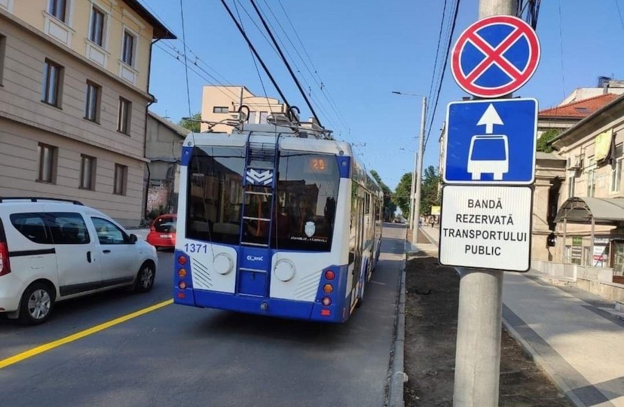 Primăria anunţă despre o listă modificată a străzilor care vor avea benzi dedicate pentru transportul public